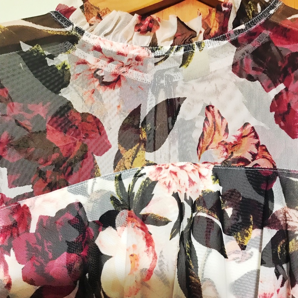 🍇 GORGEOUS TOP🍇 - Picture 4 of 8
